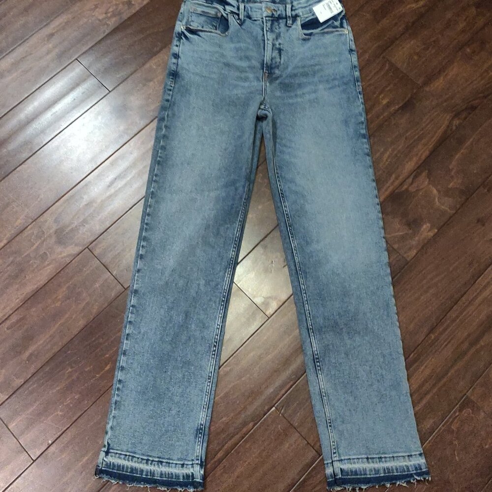 Good American High Rise Straight Leg Jeans in Light Blue Wash